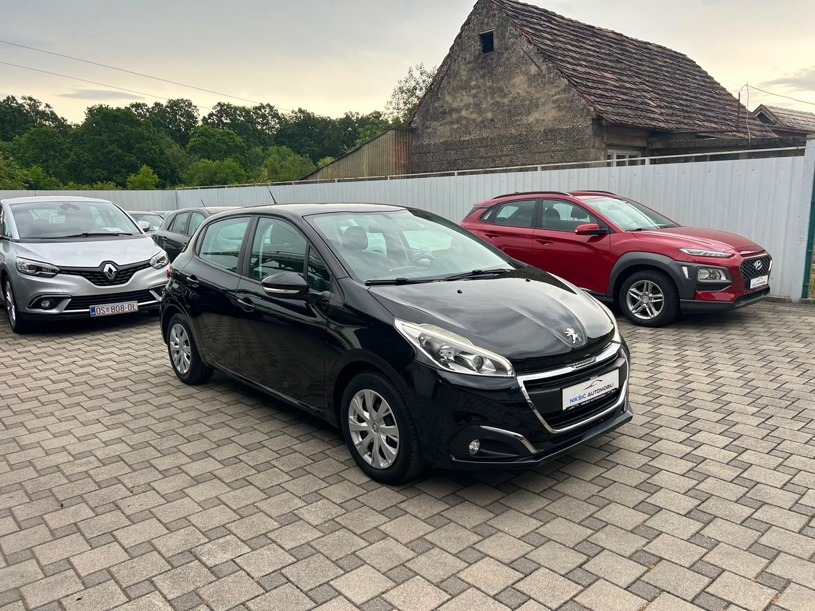 Peugeot 208 1,2 *garancija na km**LED,navi..**, fotografija 7