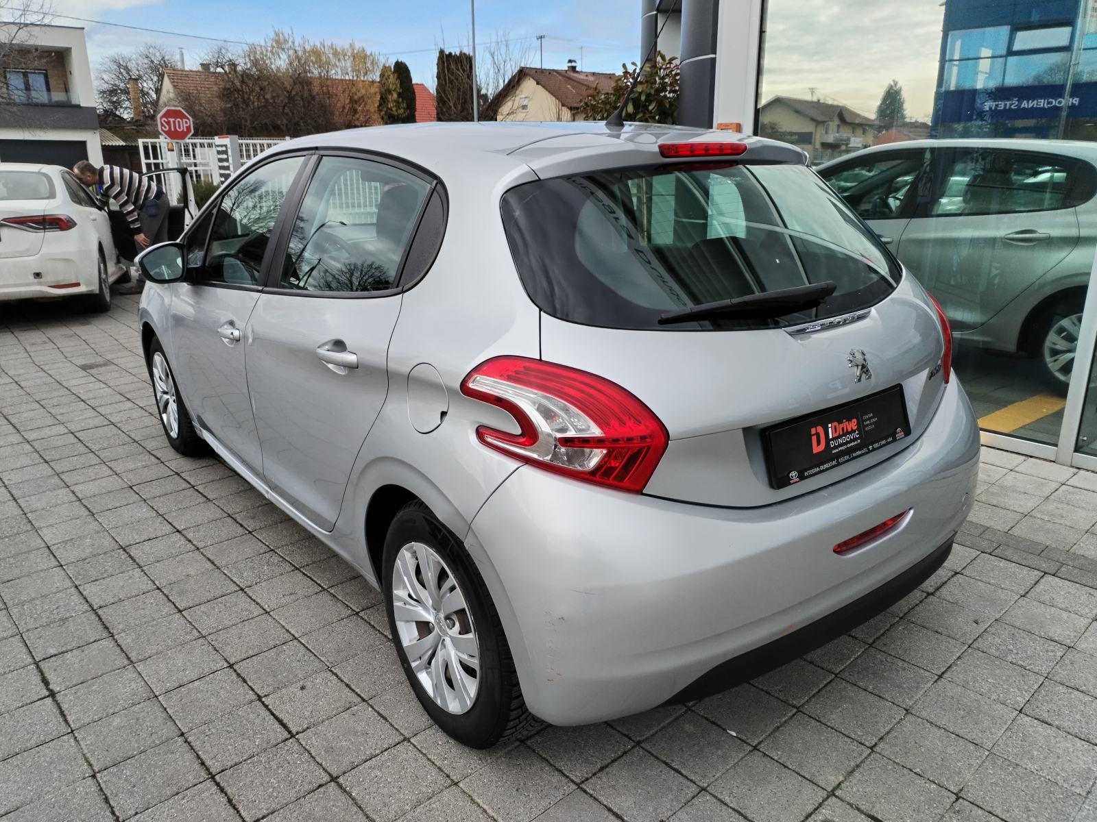 Peugeot 208 1,2 HR AUTO, AUTOMATSKA KLIMA, TEMPOMAT, fotografija 6
