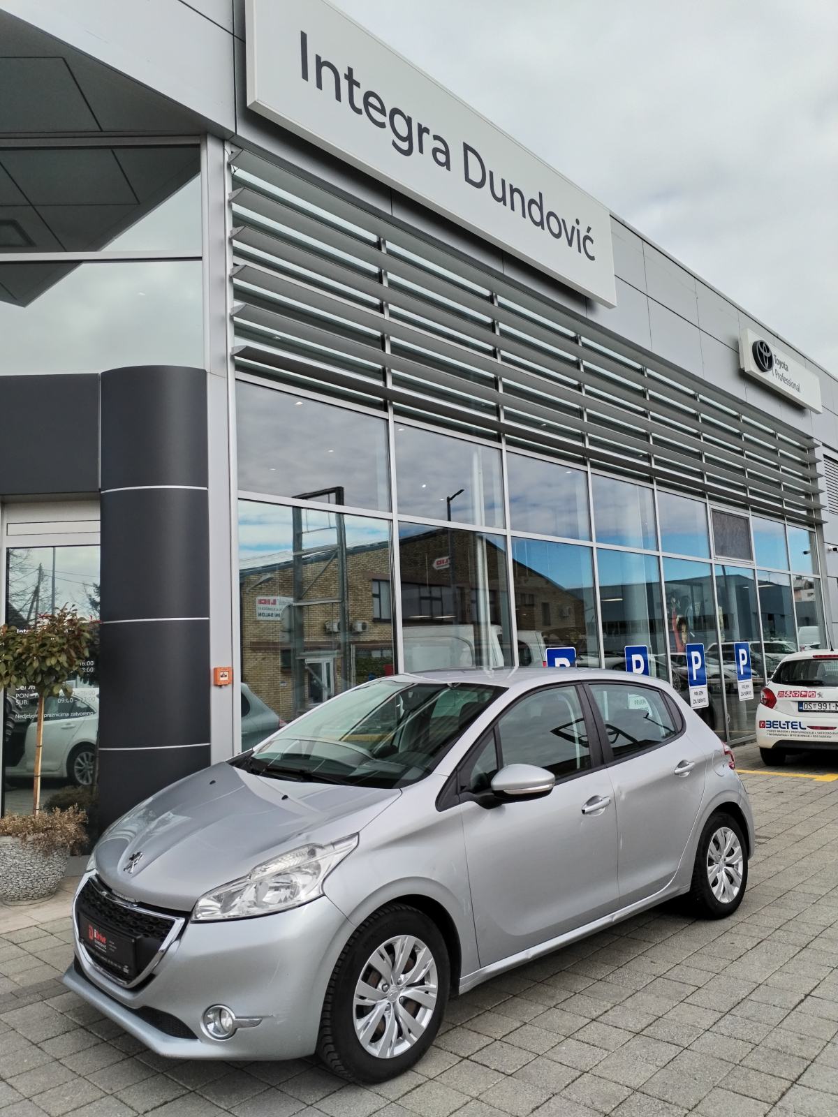 Peugeot 208 1,2 HR AUTO, AUTOMATSKA KLIMA, TEMPOMAT, fotografija 7