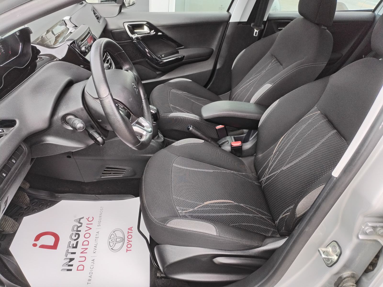 Peugeot 208 1,2 HR AUTO, AUTOMATSKA KLIMA, TEMPOMAT, fotografija 11
