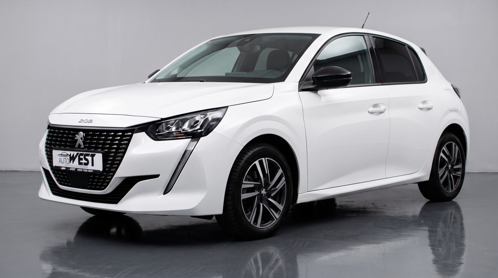 Peugeot 208 1,2 MAX OPREMA ALLURE PACK 25000 KM NOV, fotografija 3