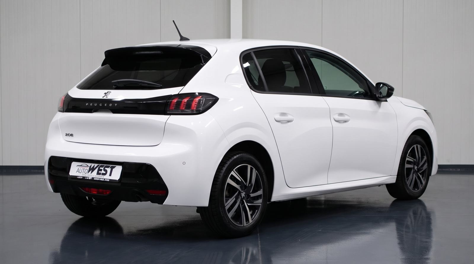 Peugeot 208 1,2 MAX OPREMA ALLURE PACK 25000 KM NOV, fotografija 5