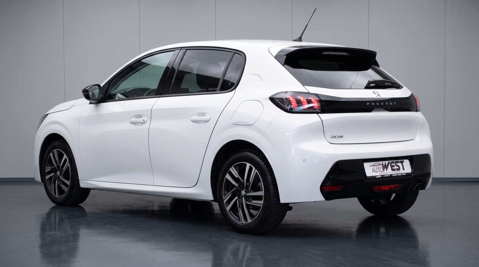 Peugeot 208 1,2 MAX OPREMA ALLURE PACK 25000 KM NOV, fotografija 7