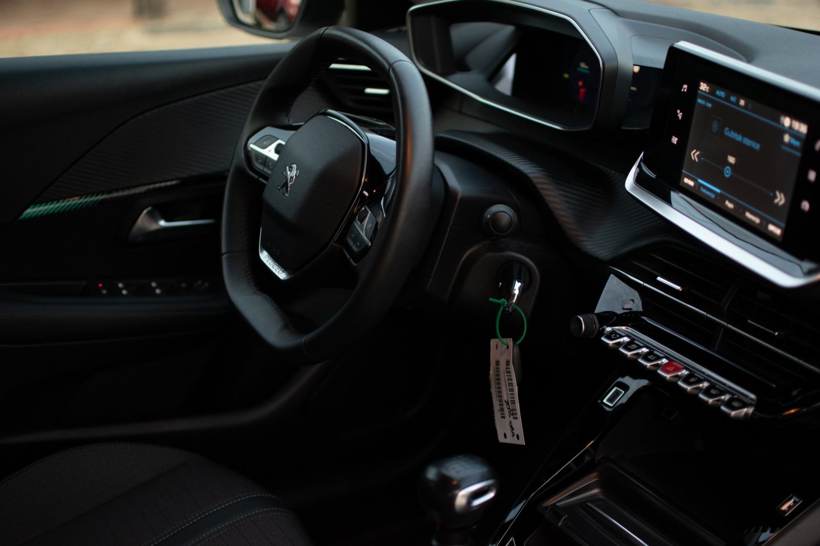 Peugeot 208 1,2 MAX OPREMA ALLURE PACK 25000 KM NOV, fotografija 9
