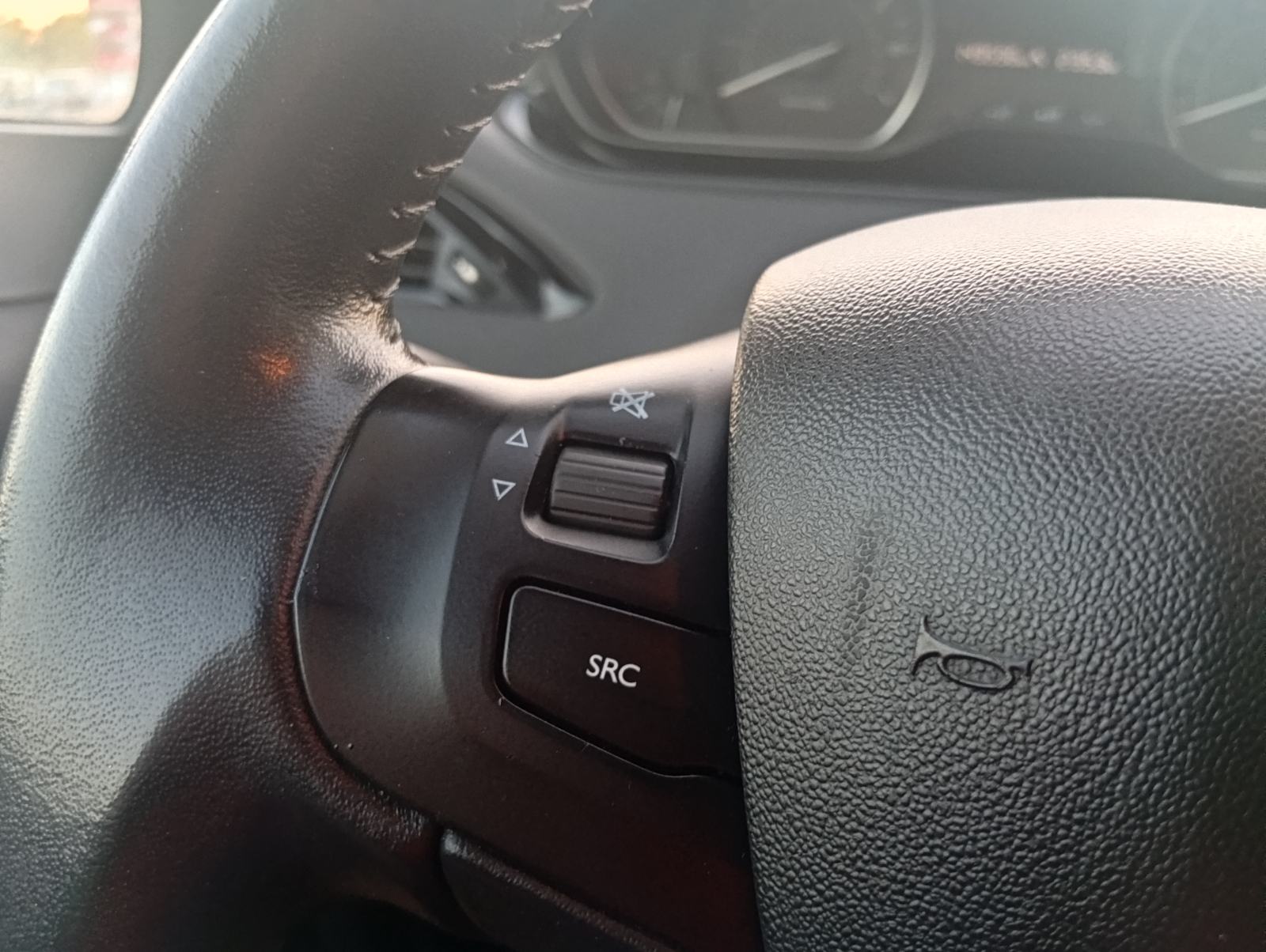 Peugeot 208 1,2 mod.2019 - 147 TKM/ ALU/ MEDIA/ 1.VLASNIK/ V.SERVIS, fotografija 13