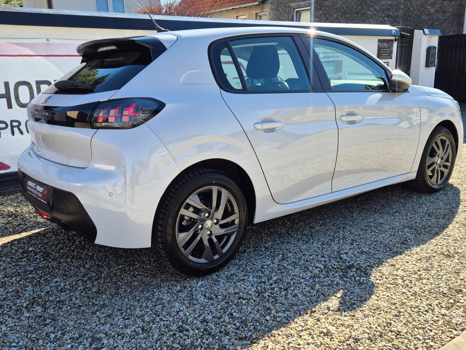 Peugeot 208 1,2, 100 Stt,samo 42 tkm,reg.god.dana,stanje NOVO, fotografija 7