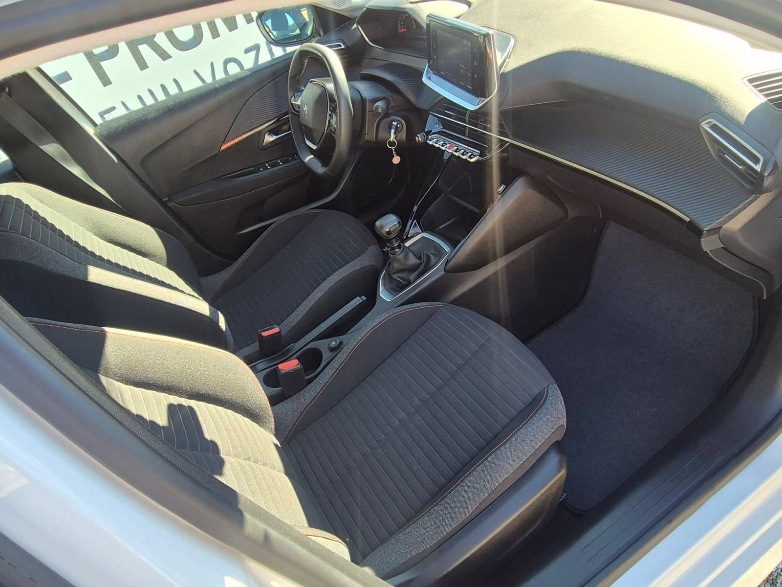Peugeot 208 1,2, 100 Stt,samo 42 tkm,reg.god.dana,stanje NOVO, fotografija 16