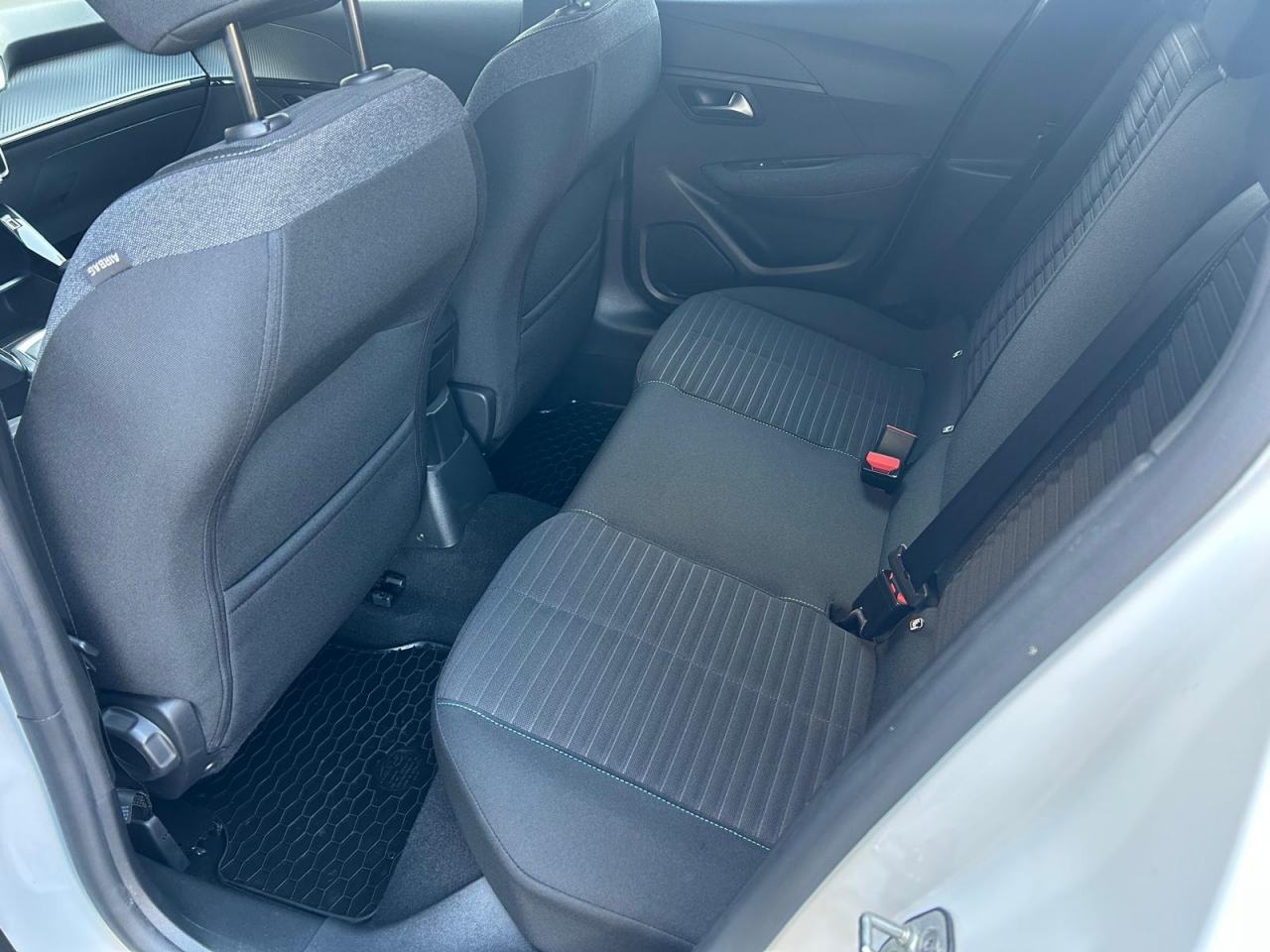 Peugeot 208 1,2 PureTech 100 Style, Veliki i mali servis, fotografija 15