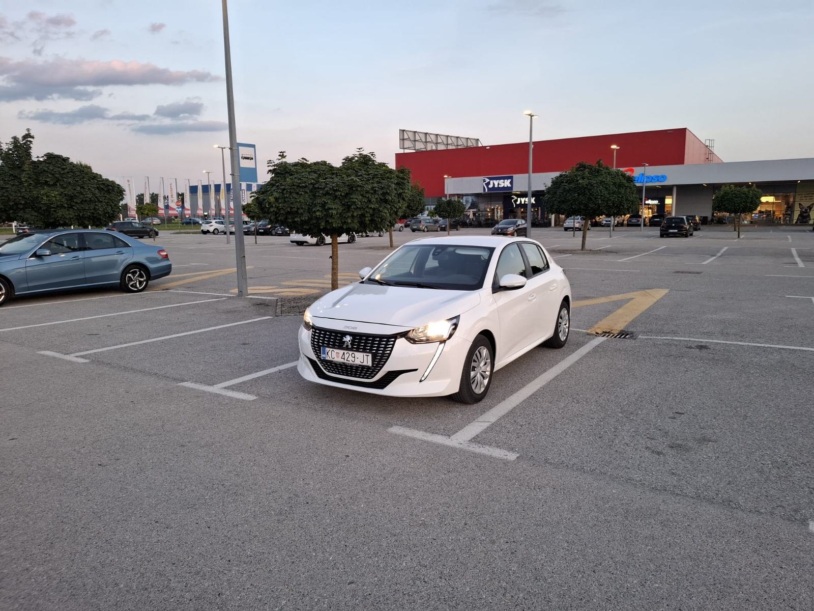 Peugeot 208 1.2 PureTech (2020.) – 52.000 km, VELIKI S, pogled izvana - slika 1