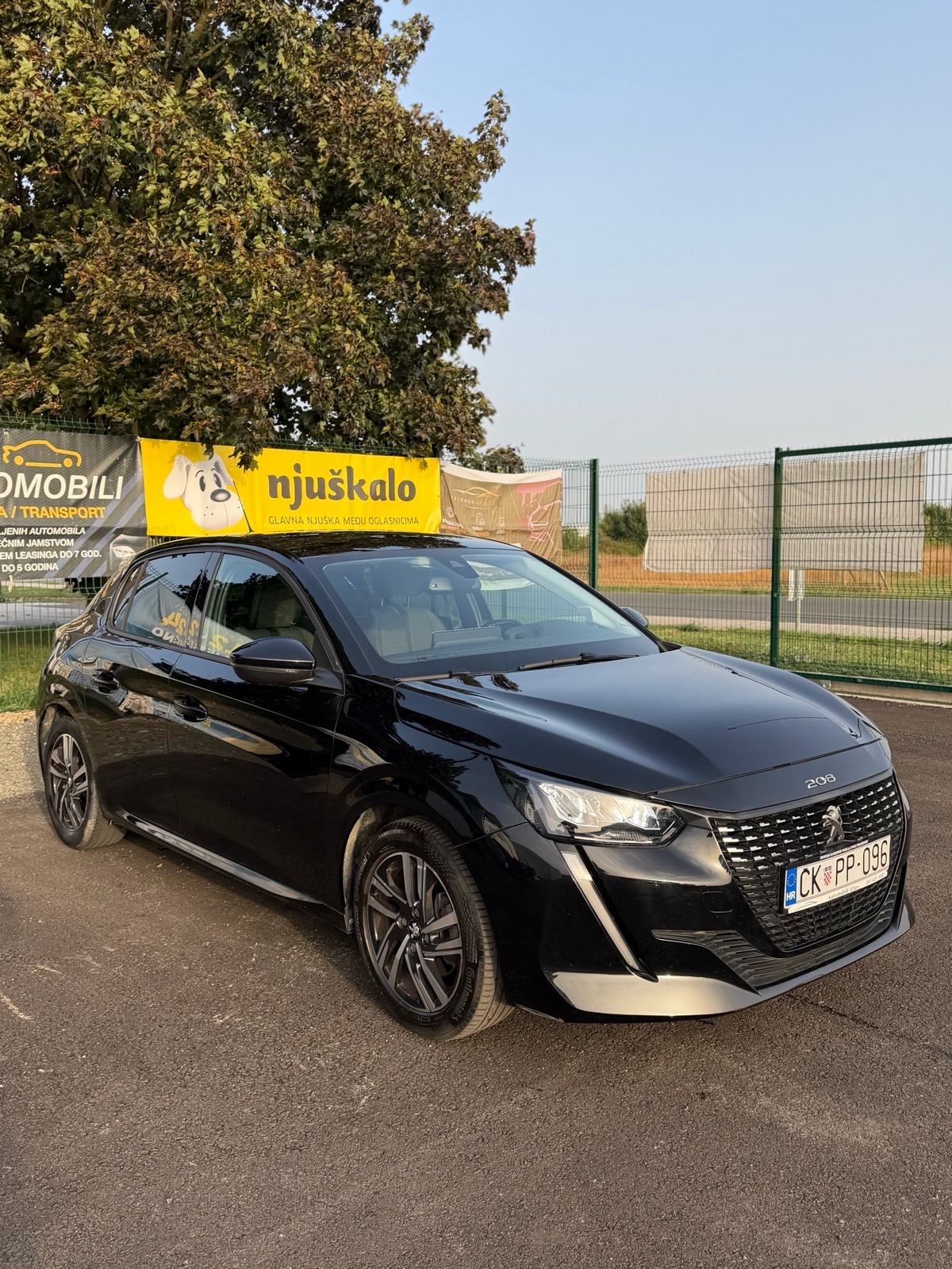 Peugeot 208 1,2 PureTech|Allure|Jamstvo 12 mj.|Navi|Led|Alu, fotografija 4