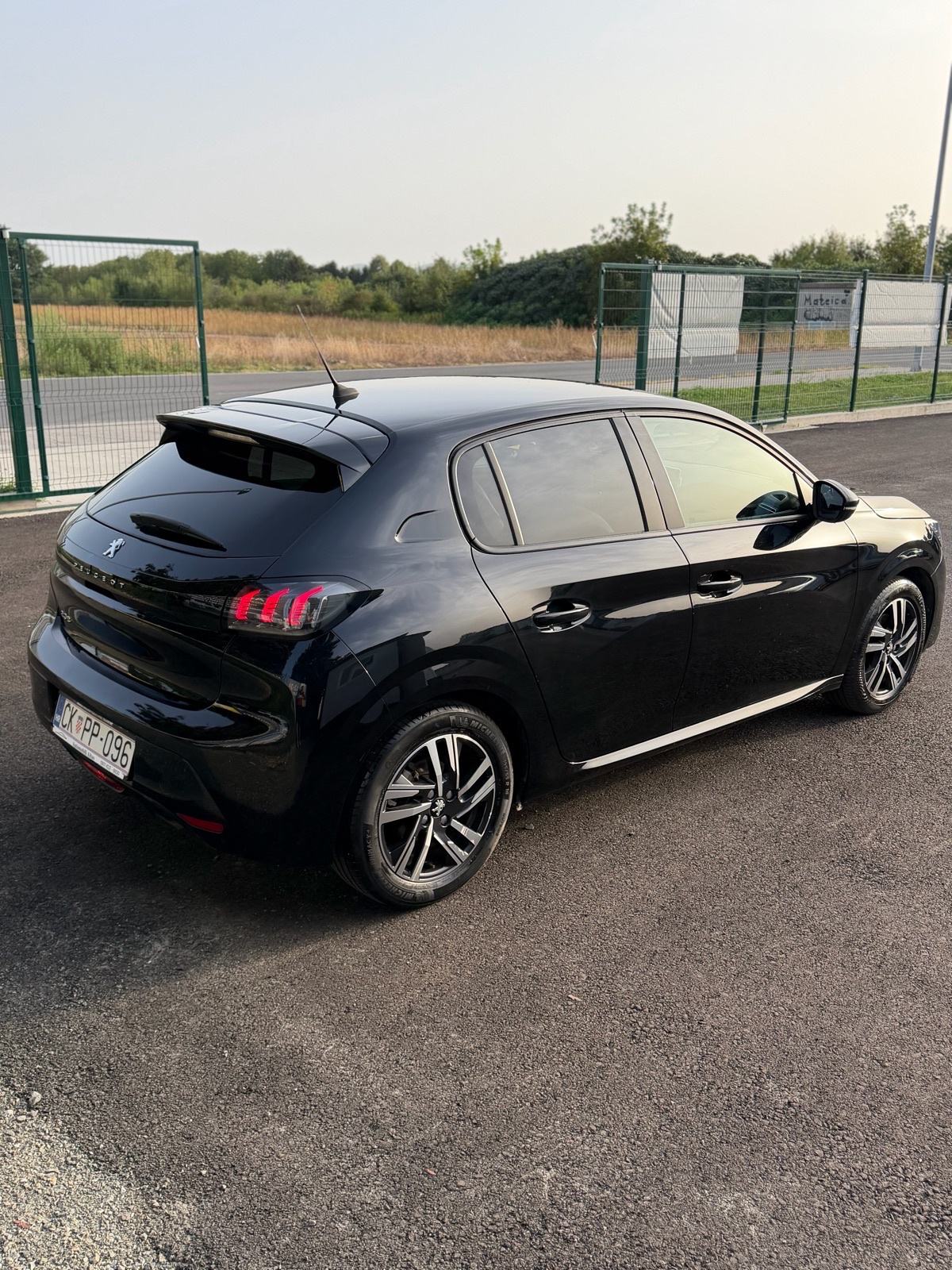 Peugeot 208 1,2 PureTech|Allure|Jamstvo 12 mj.|Navi|Led|Alu, fotografija 5