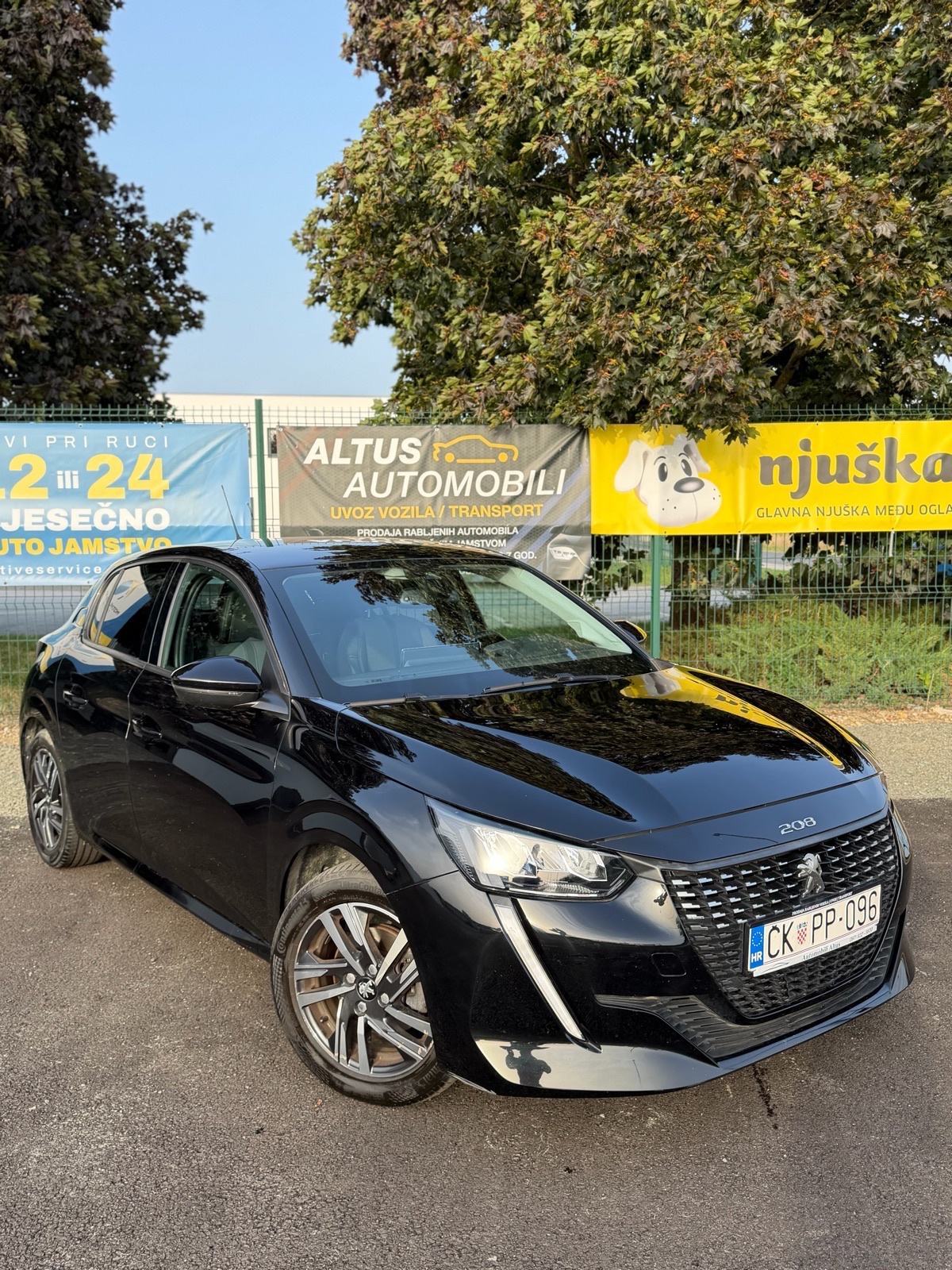 Peugeot 208 1,2 PureTech|Allure|Jamstvo 12 mj.|Navi|Led|Alu, fotografija 1