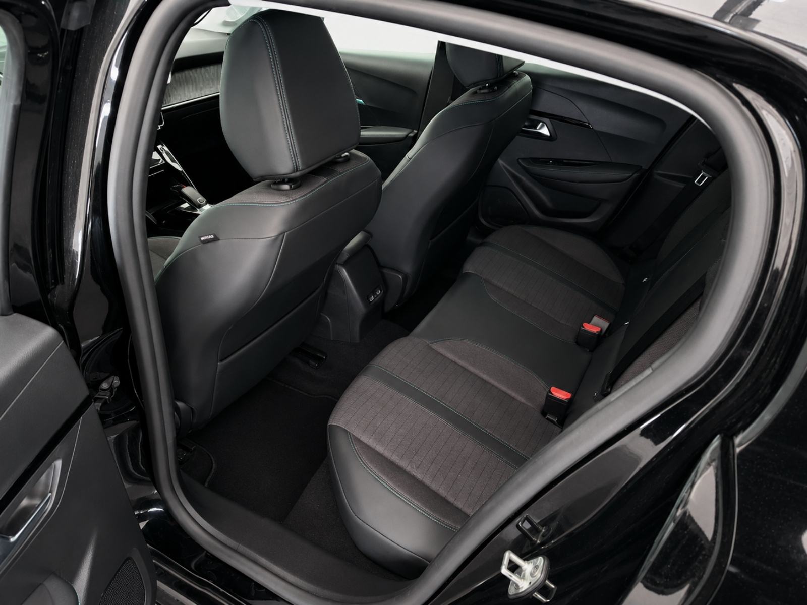 Peugeot 208 1,2PT AUTOMATIK - ALLURE reg.5/27, fotografija 14