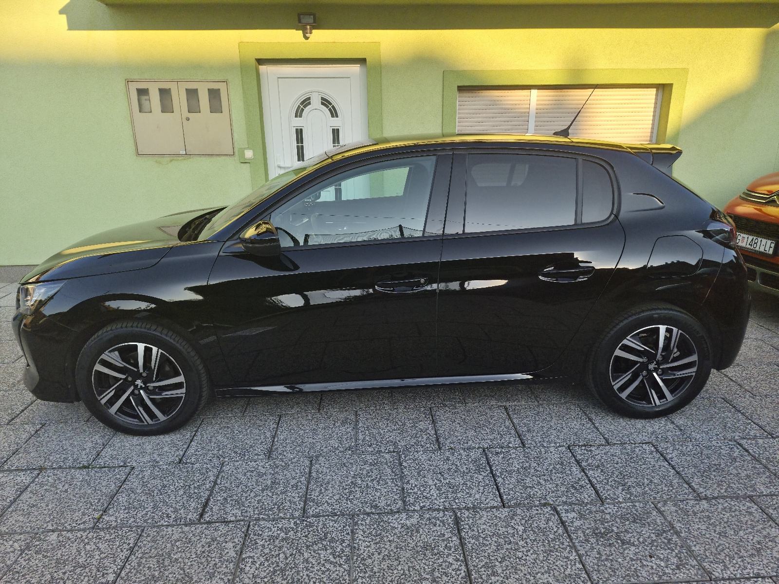 Peugeot 208 1,2PT AUTOMATIK - ALLURE reg.5/27, fotografija 4