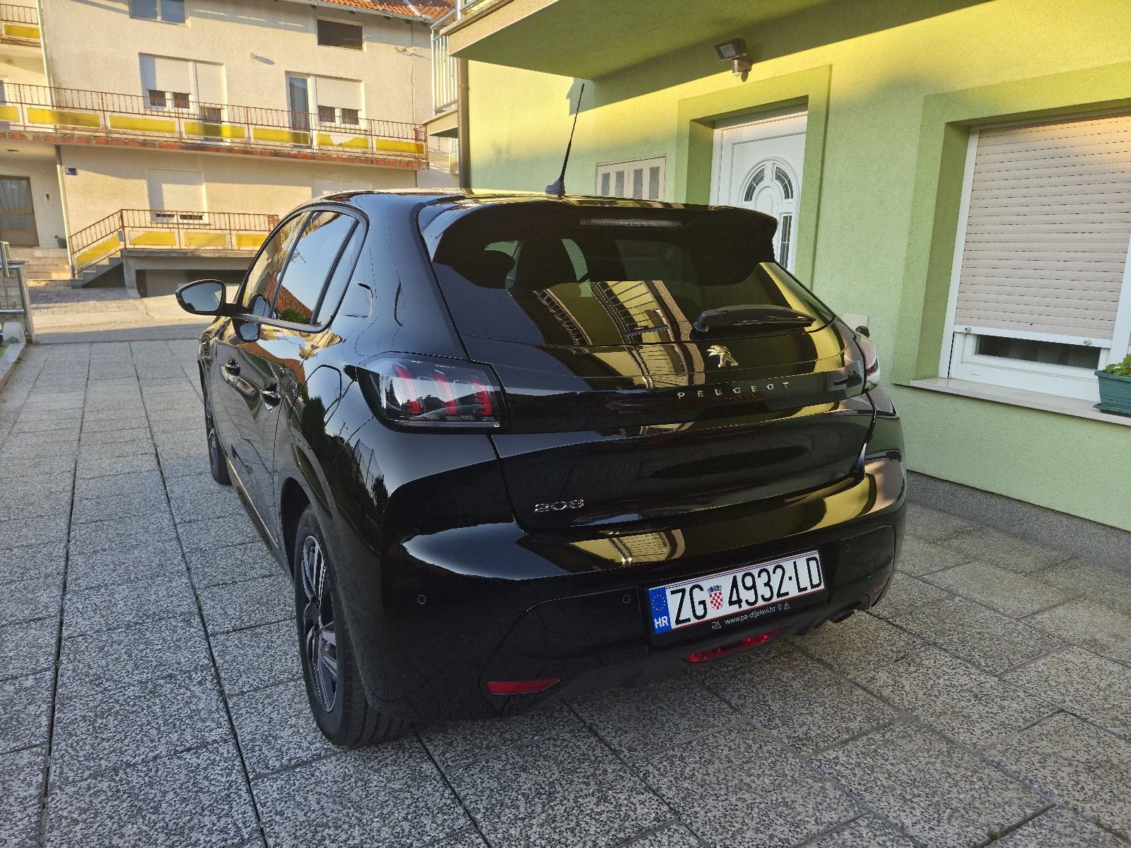 Peugeot 208 1,2PT AUTOMATIK - ALLURE reg.5/27, fotografija 5
