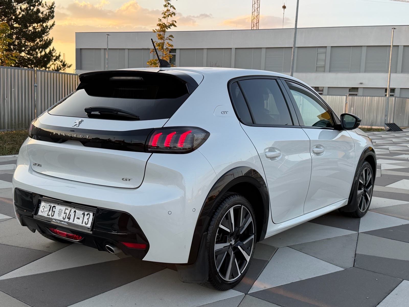 Peugeot 208 1,2 PureTech GT Line, LED KAMERA, AMBIENT, i-Cockpit *2022, fotografija 4