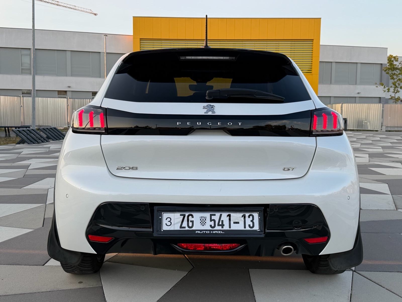 Peugeot 208 1,2 PureTech GT Line, LED KAMERA, AMBIENT, i-Cockpit *2022, fotografija 7