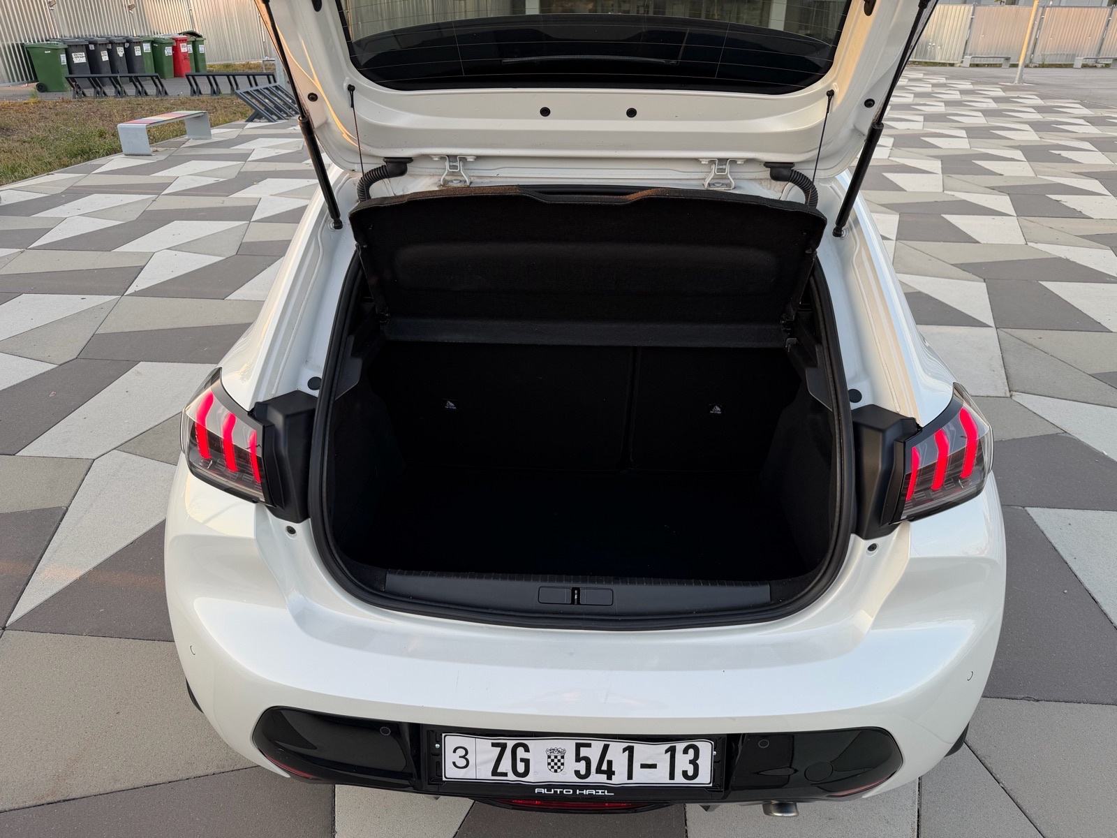 Peugeot 208 1,2 PureTech GT Line, LED KAMERA, AMBIENT, i-Cockpit *2022, fotografija 12