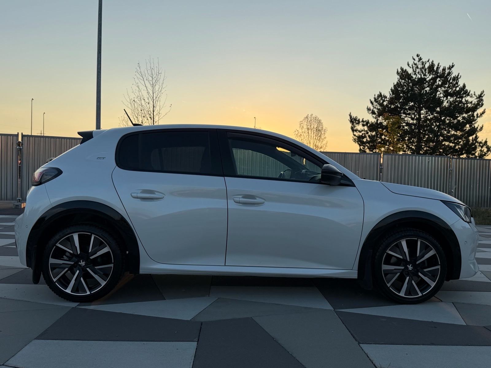 Peugeot 208 1,2 PureTech GT Line, LED KAMERA, AMBIENT, i-Cockpit *2022, fotografija 8