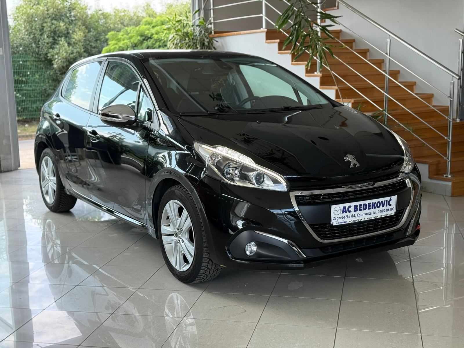 Peugeot 208 1,2 PureTech Signature✅️LED✅️KAMERA✅️NAVI, fotografija 1