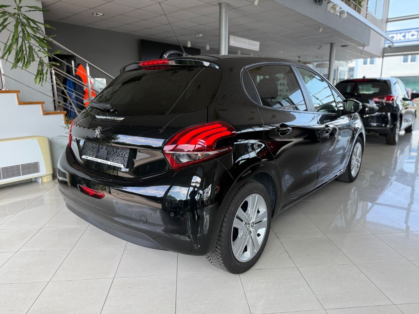 Peugeot 208 1,2 PureTech Signature✅️LED✅️KAMERA✅️NAVI, fotografija 7