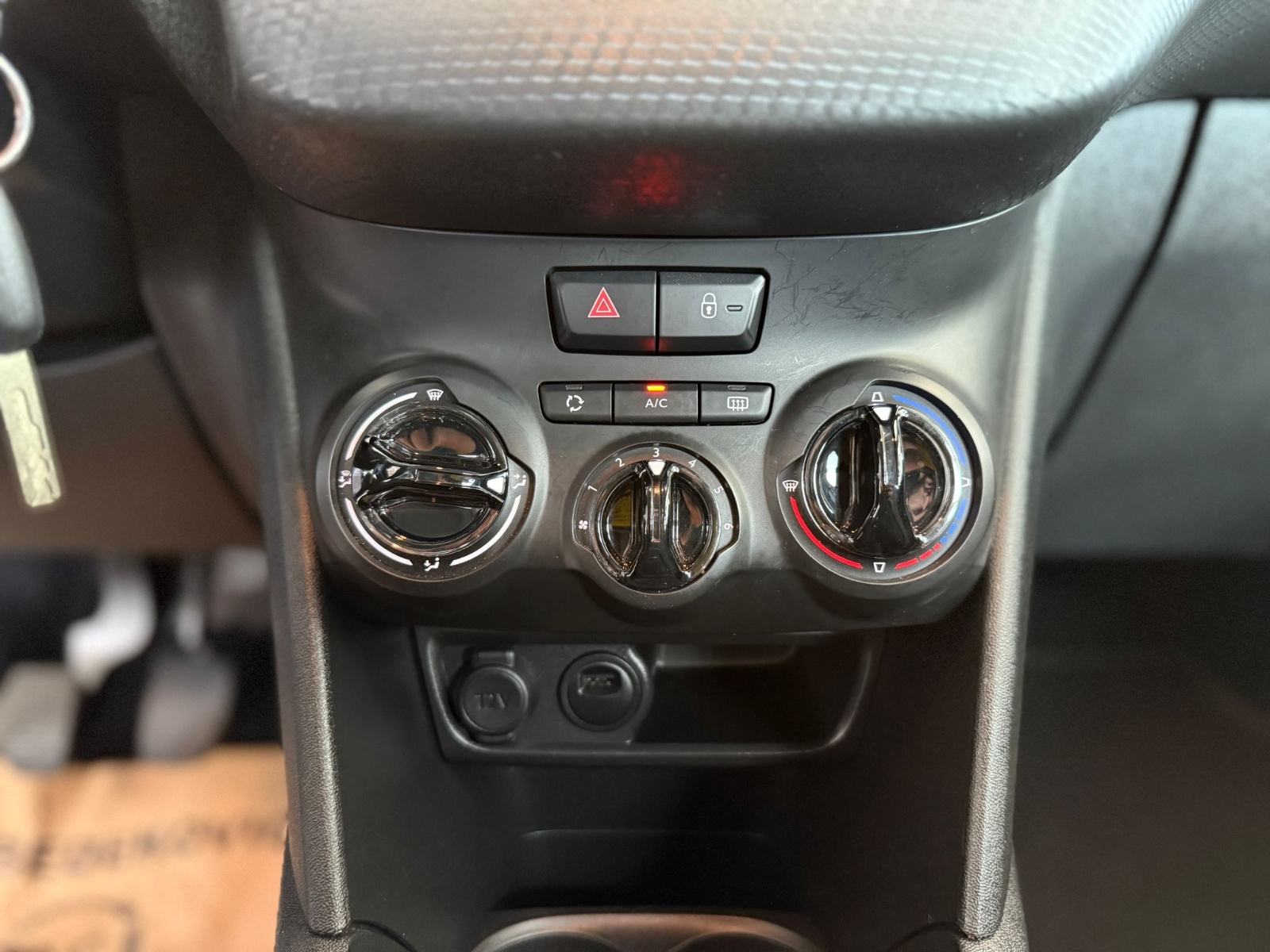 Peugeot 208 1,2 PureTech Signature✅️LED✅️KAMERA✅️NAVI, fotografija 17