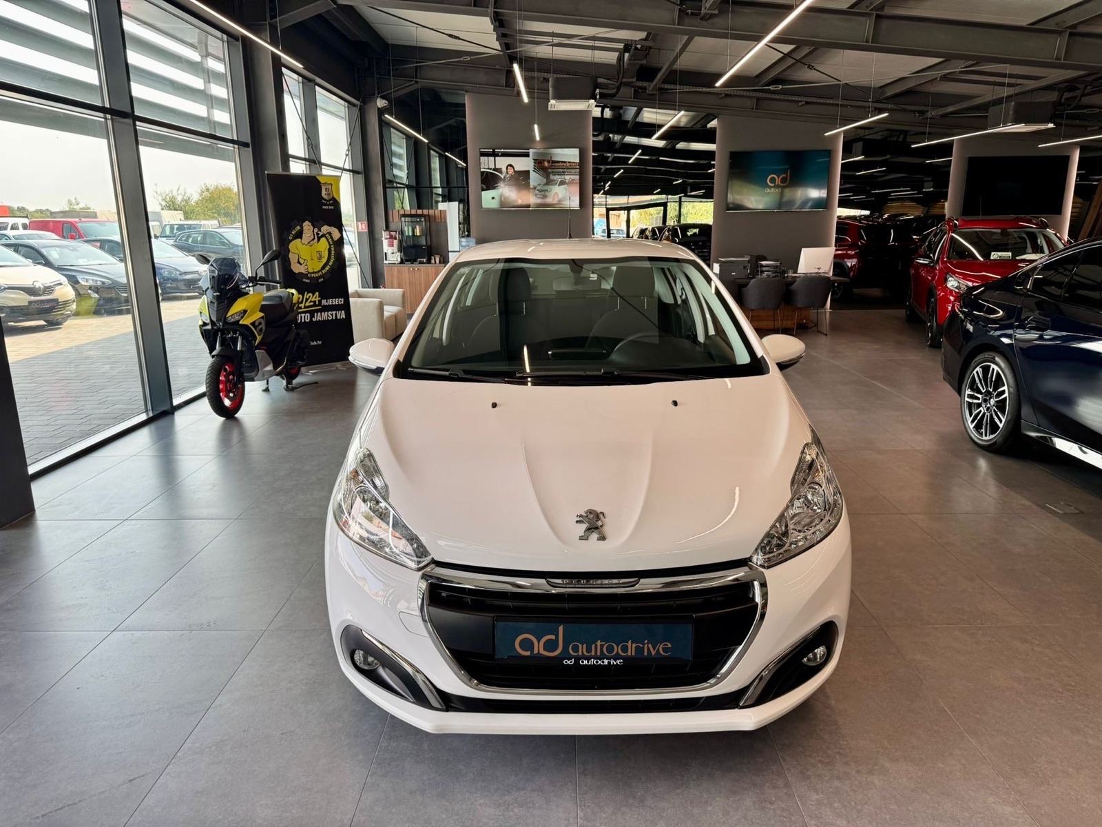Peugeot 208 1,2 NAVIGACIJA • 63.000KM •LEASING RATA VEĆ OD: 157,00€, fotografija 3
