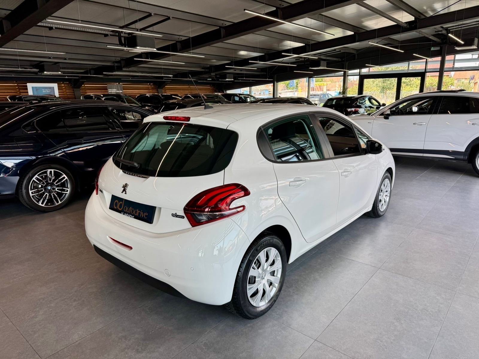 Peugeot 208 1,2 NAVIGACIJA • 63.000KM •LEASING RATA VEĆ OD: 157,00€, fotografija 7
