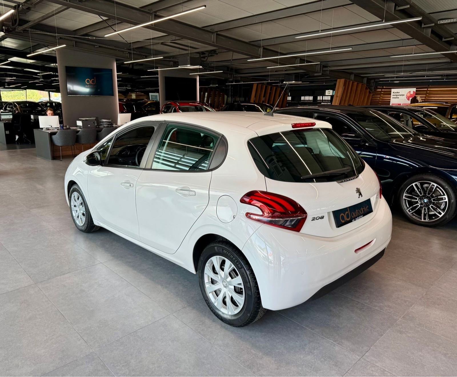 Peugeot 208 1,2 NAVIGACIJA • 63.000KM •LEASING RATA VEĆ OD: 157,00€, fotografija 5