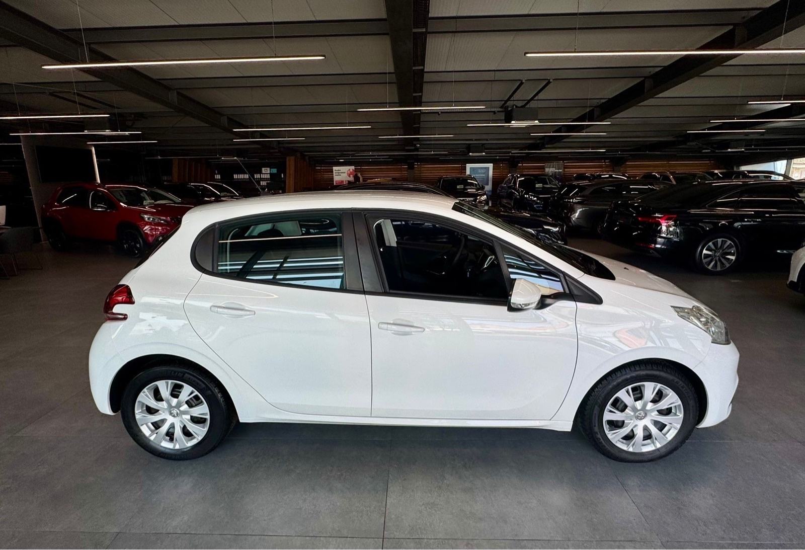 Peugeot 208 1,2 NAVIGACIJA • 63.000KM •LEASING RATA VEĆ OD: 157,00€, fotografija 8