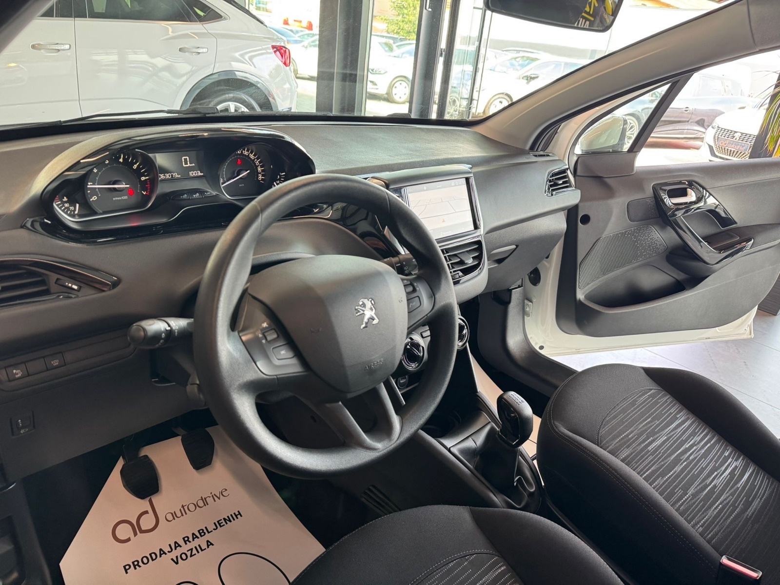 Peugeot 208 1,2 NAVIGACIJA • 63.000KM •LEASING RATA VEĆ OD: 157,00€, fotografija 13