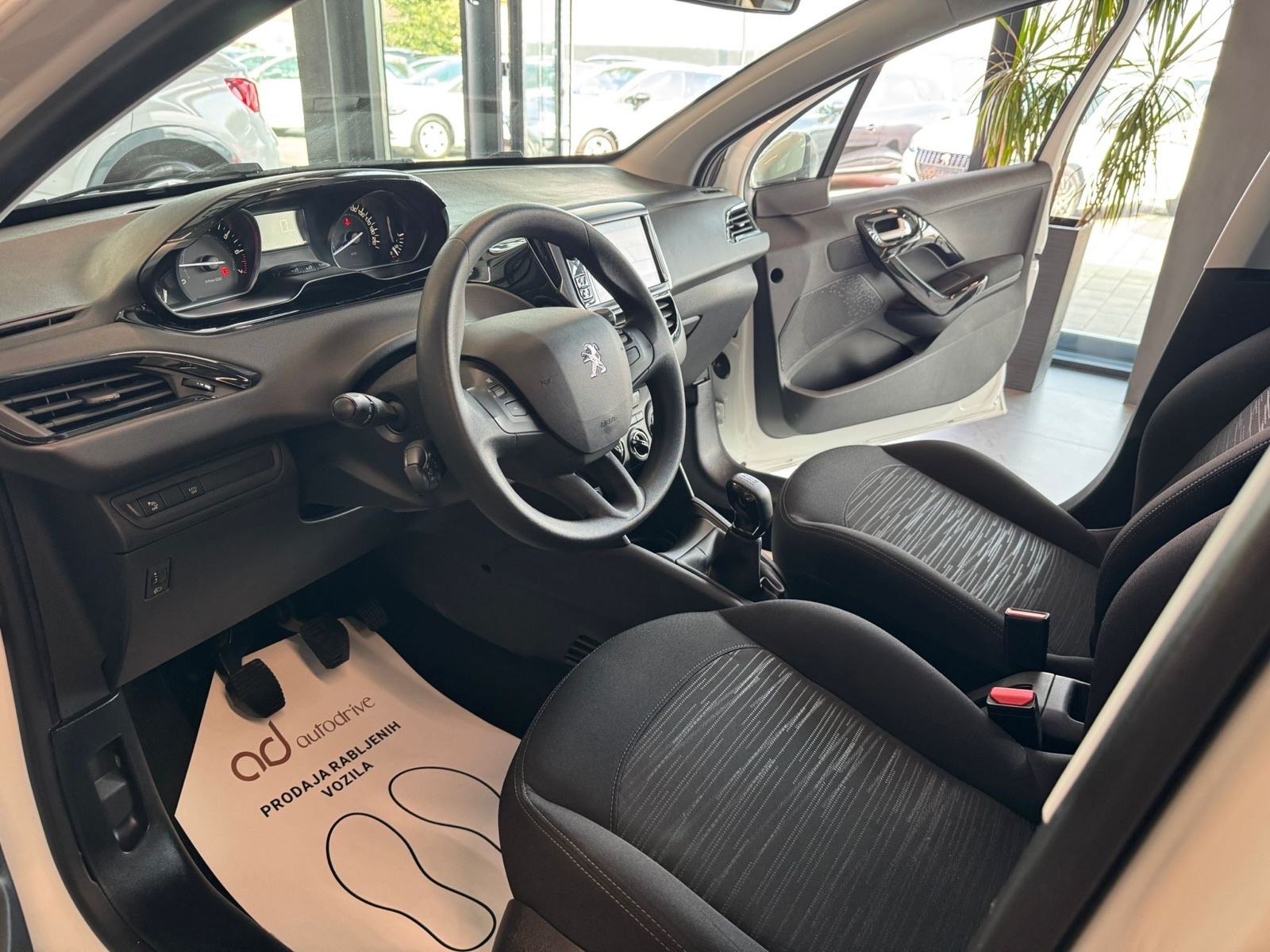 Peugeot 208 1,2 NAVIGACIJA • 63.000KM •LEASING RATA VEĆ OD: 157,00€, fotografija 12