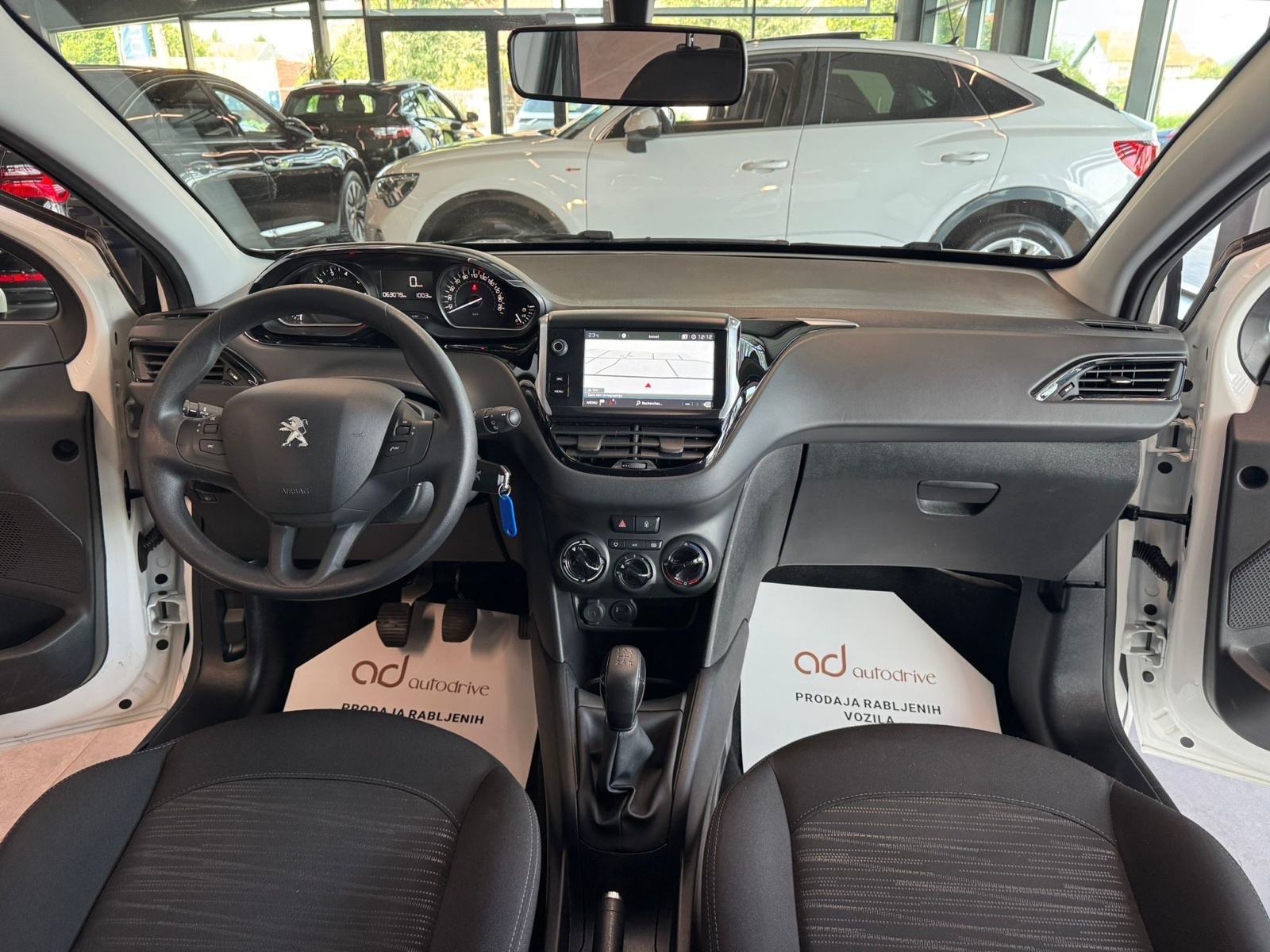 Peugeot 208 1,2 NAVIGACIJA • 63.000KM •LEASING RATA VEĆ OD: 157,00€, fotografija 15