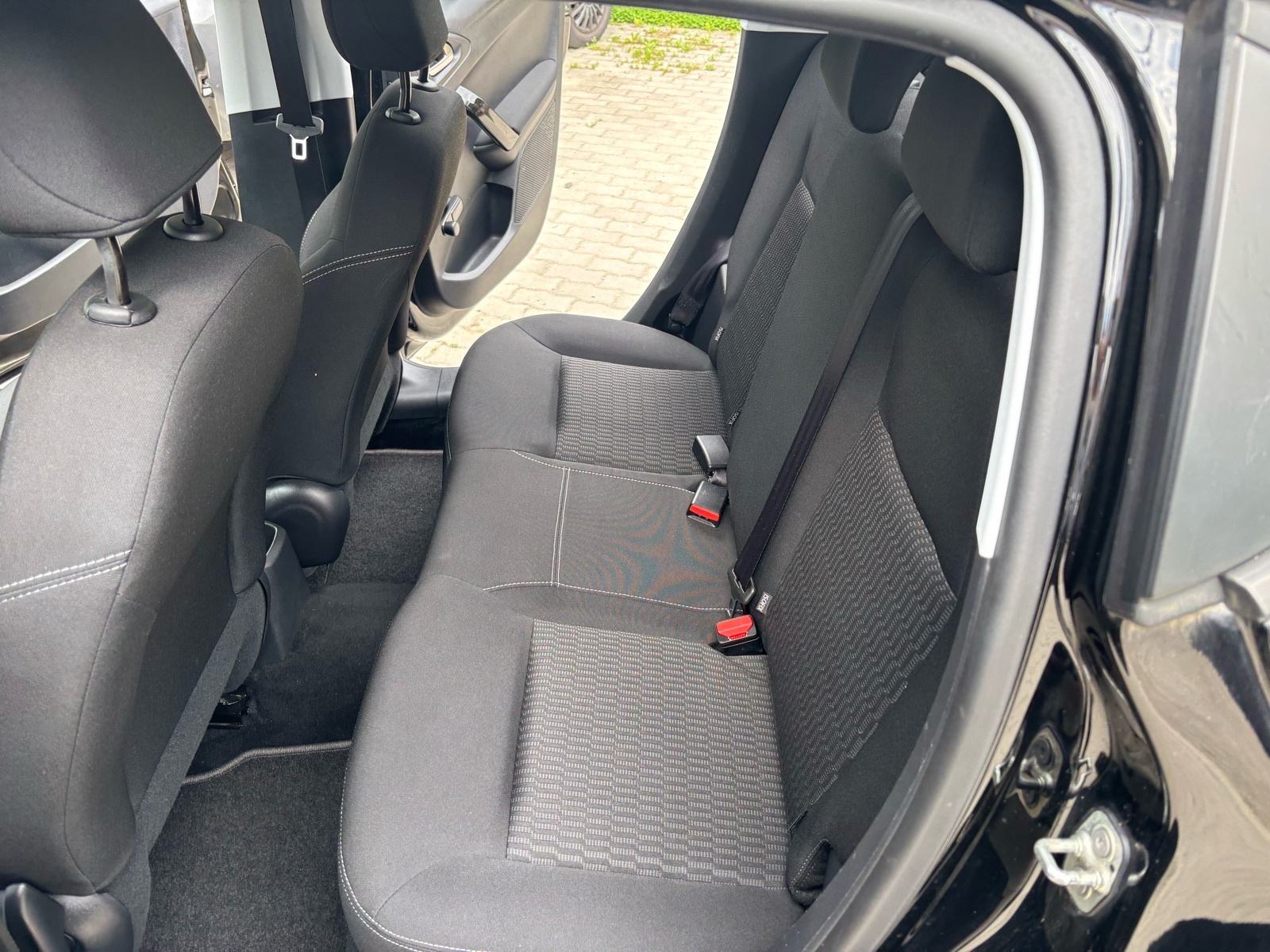 Peugeot 208 1.2i --SPUŠTENO !! // SAMO 113 tkm //KREDIT /KARTICE !!, fotografija 10
