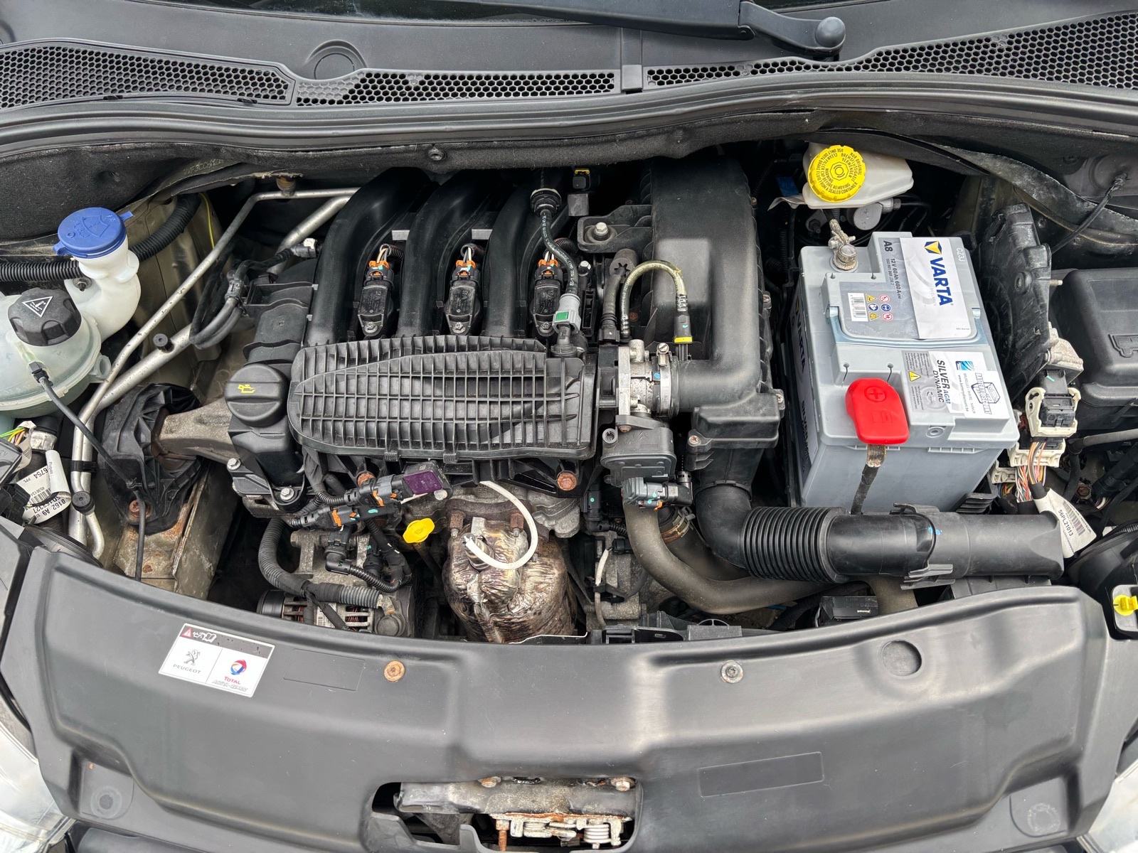 Peugeot 208 1.2i --SPUŠTENO !! // SAMO 113 tkm //KREDIT /KARTICE !!, fotografija 15