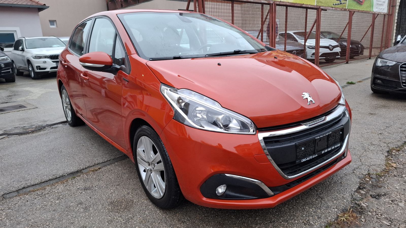 Peugeot 208 1,2 PureTech Signature, 5 vrata, klima, izvrsno stanje, fotografija 4