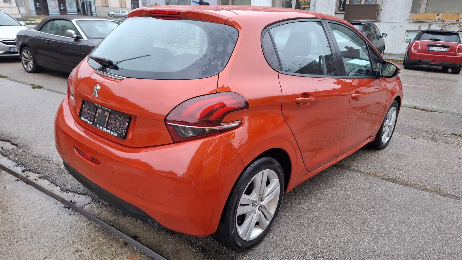 Peugeot 208 1,2 PureTech Signature, 5 vrata, klima, izvrsno stanje, fotografija 6