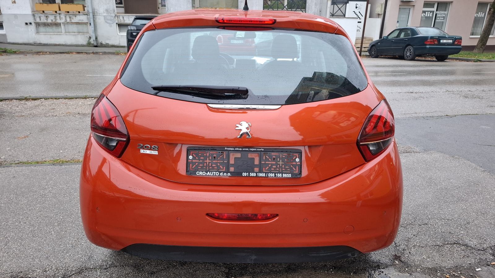 Peugeot 208 1,2 PureTech Signature, 5 vrata, klima, izvrsno stanje, fotografija 8