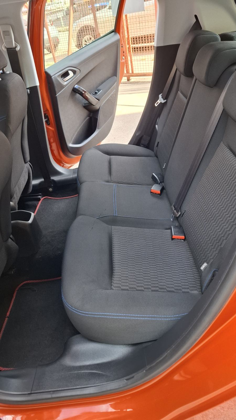 Peugeot 208 1,2 PureTech Signature, 5 vrata, klima, izvrsno stanje, fotografija 12