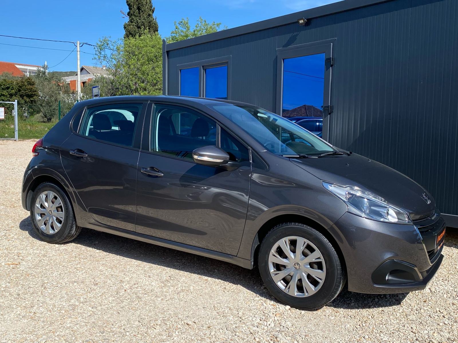 Peugeot 208 1,2 *** 5 EUR/DAN***PRILIKA, fotografija 2