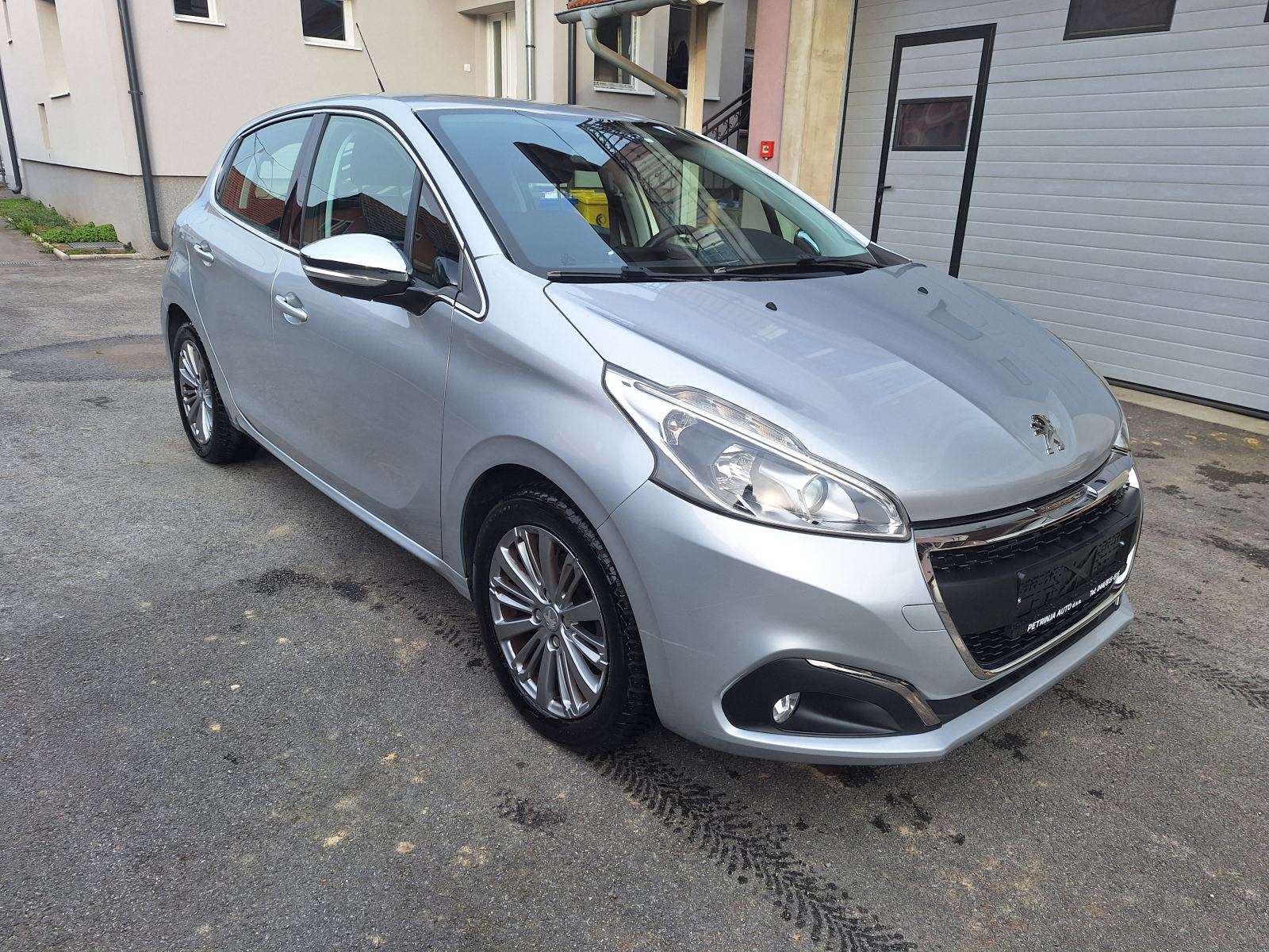 Peugeot 208 1,2 PureTech Allure, fotografija 3