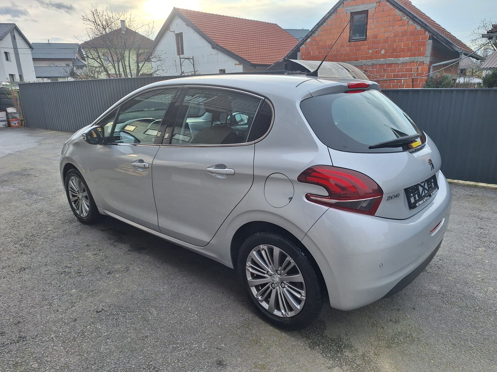 Peugeot 208 1,2 PureTech Allure, fotografija 6