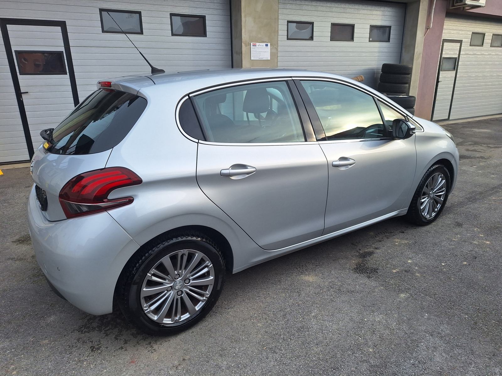 Peugeot 208 1,2 PureTech Allure, fotografija 4