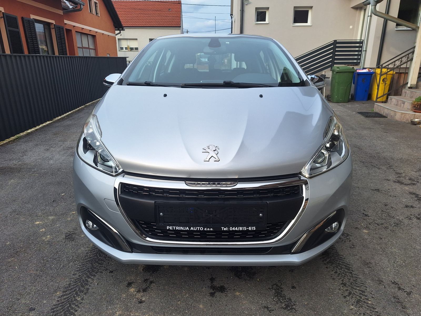 Peugeot 208 1,2 PureTech Allure, fotografija 2