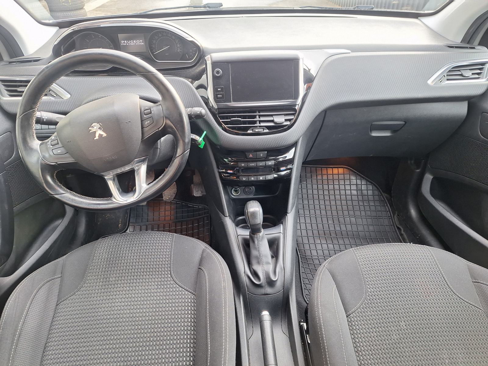 Peugeot 208 1,2 PureTech Allure, fotografija 7