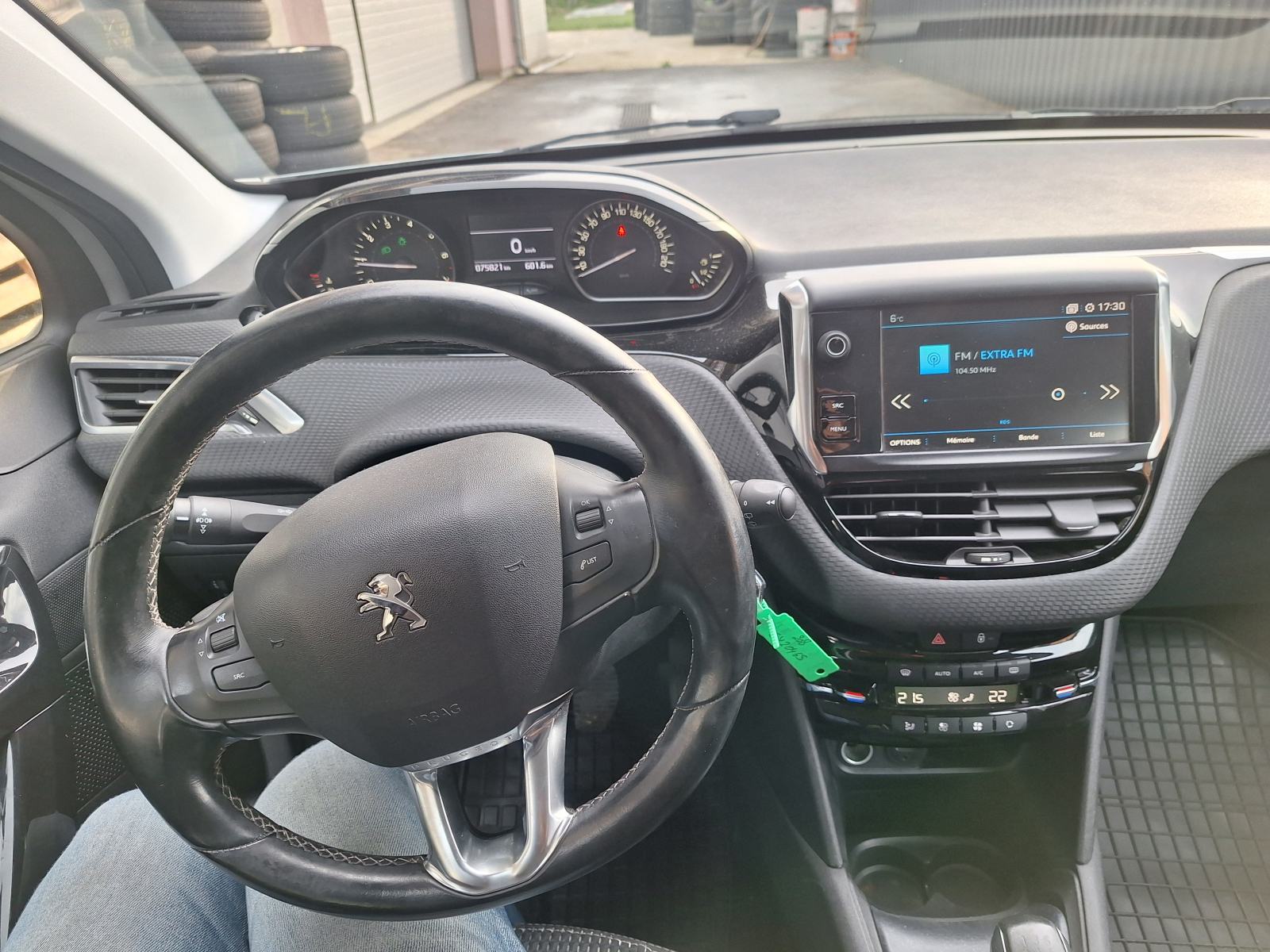 Peugeot 208 1,2 PureTech Allure, fotografija 9