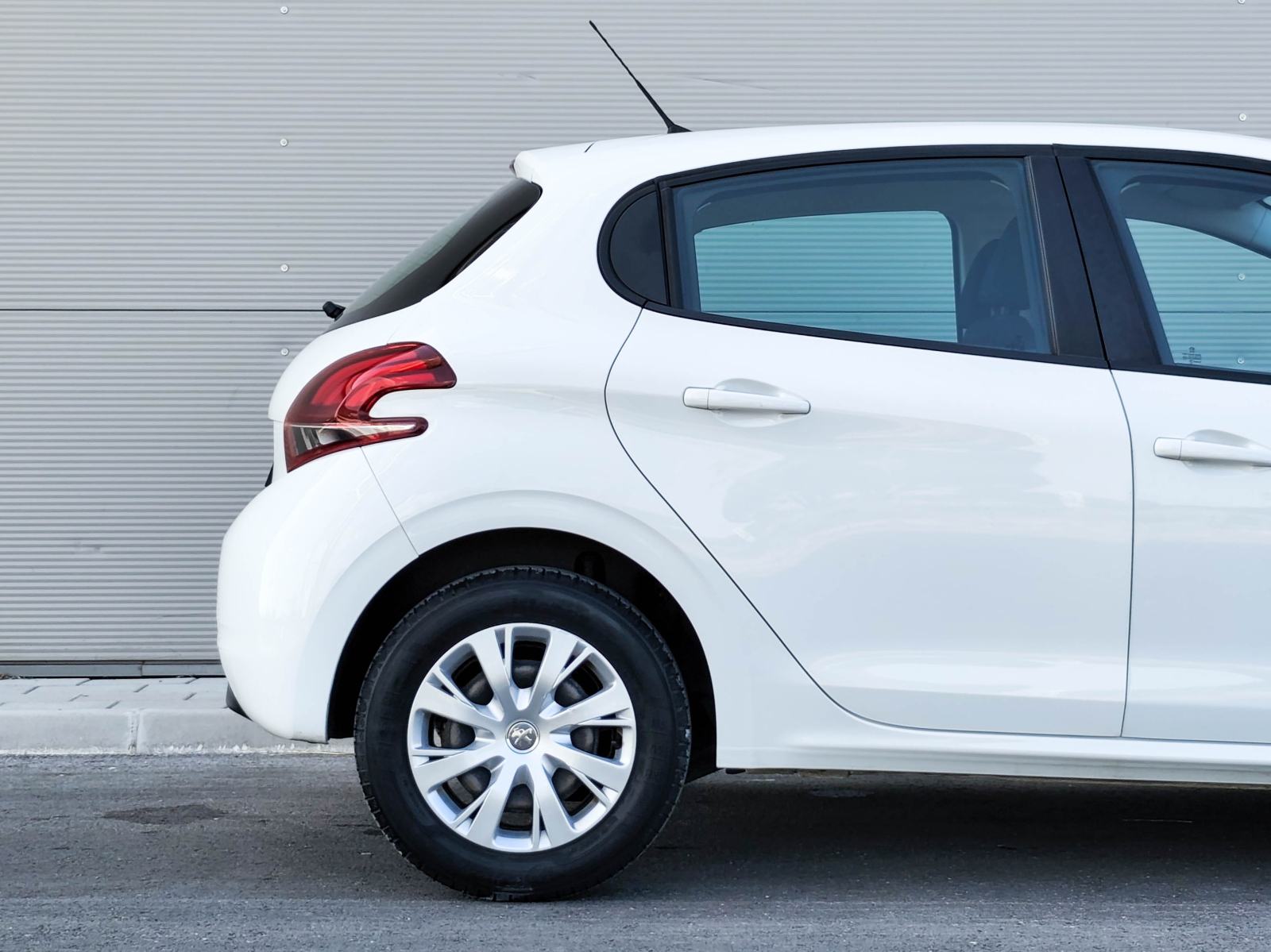 Peugeot 208 1,5 BlueHDi | Navi | Tempomat | Klima | JAMSTVO, fotografija 11