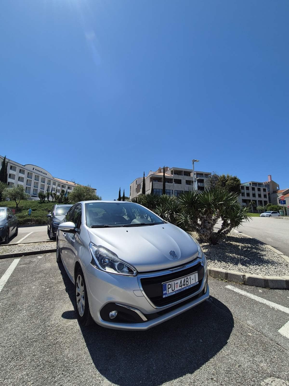 Peugeot 208 1,2 PureTech,samo 70.000 km! Reg. 03/2027, Pula - 6950 €, fotografija 3
