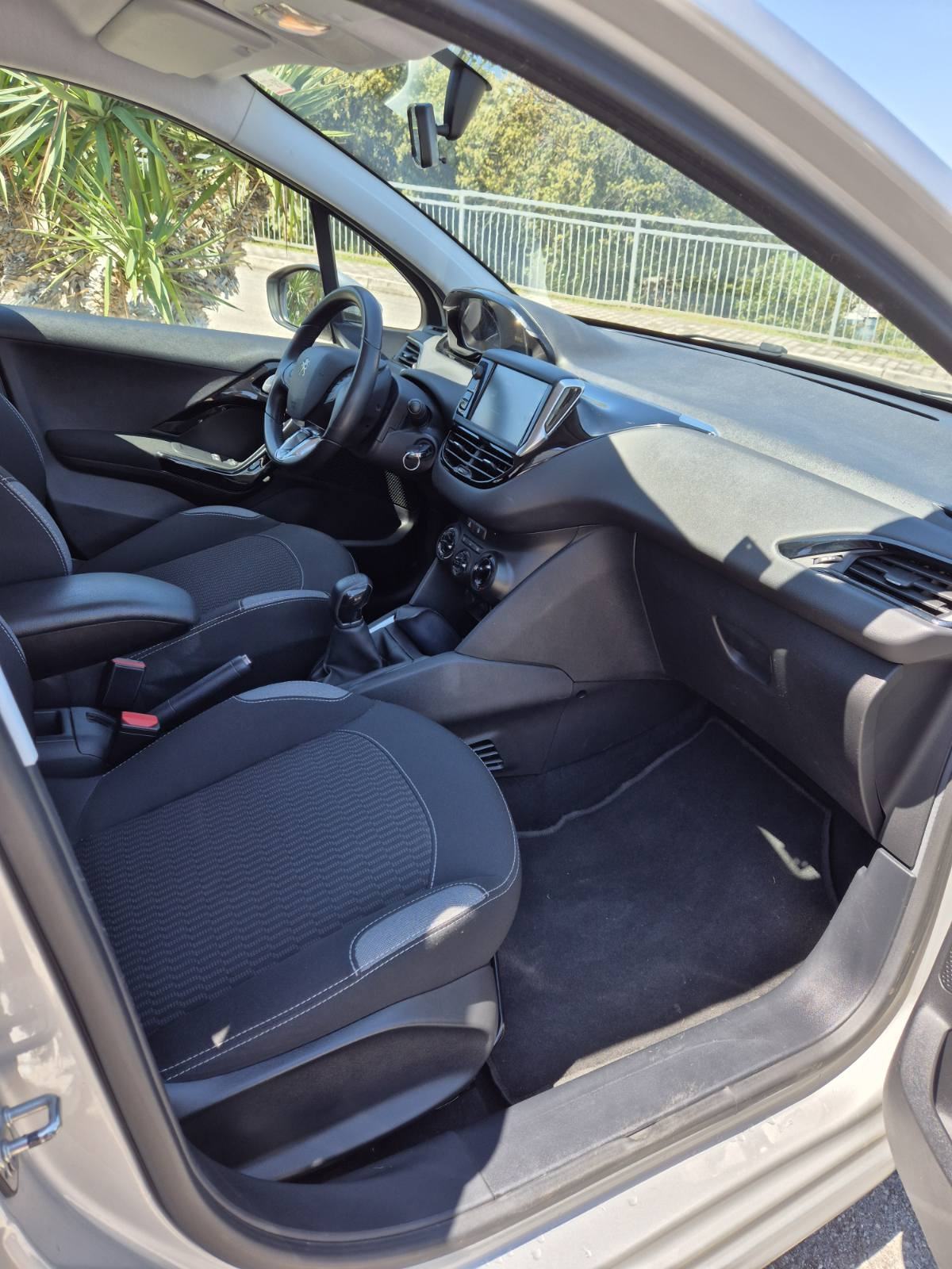 Peugeot 208 1,2 PureTech,samo 70.000 km! Reg. 03/2027, Pula - 6950 €, fotografija 9