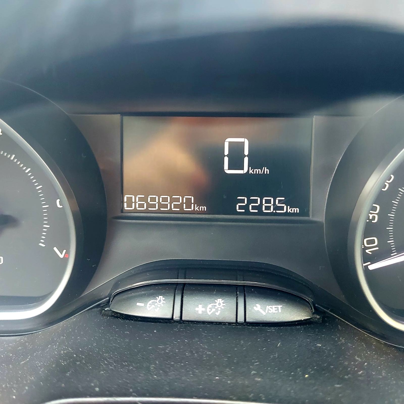 Peugeot 208 1,2 PureTech,samo 70.000 km! Reg. 03/2027, Pula - 6950 €, fotografija 11